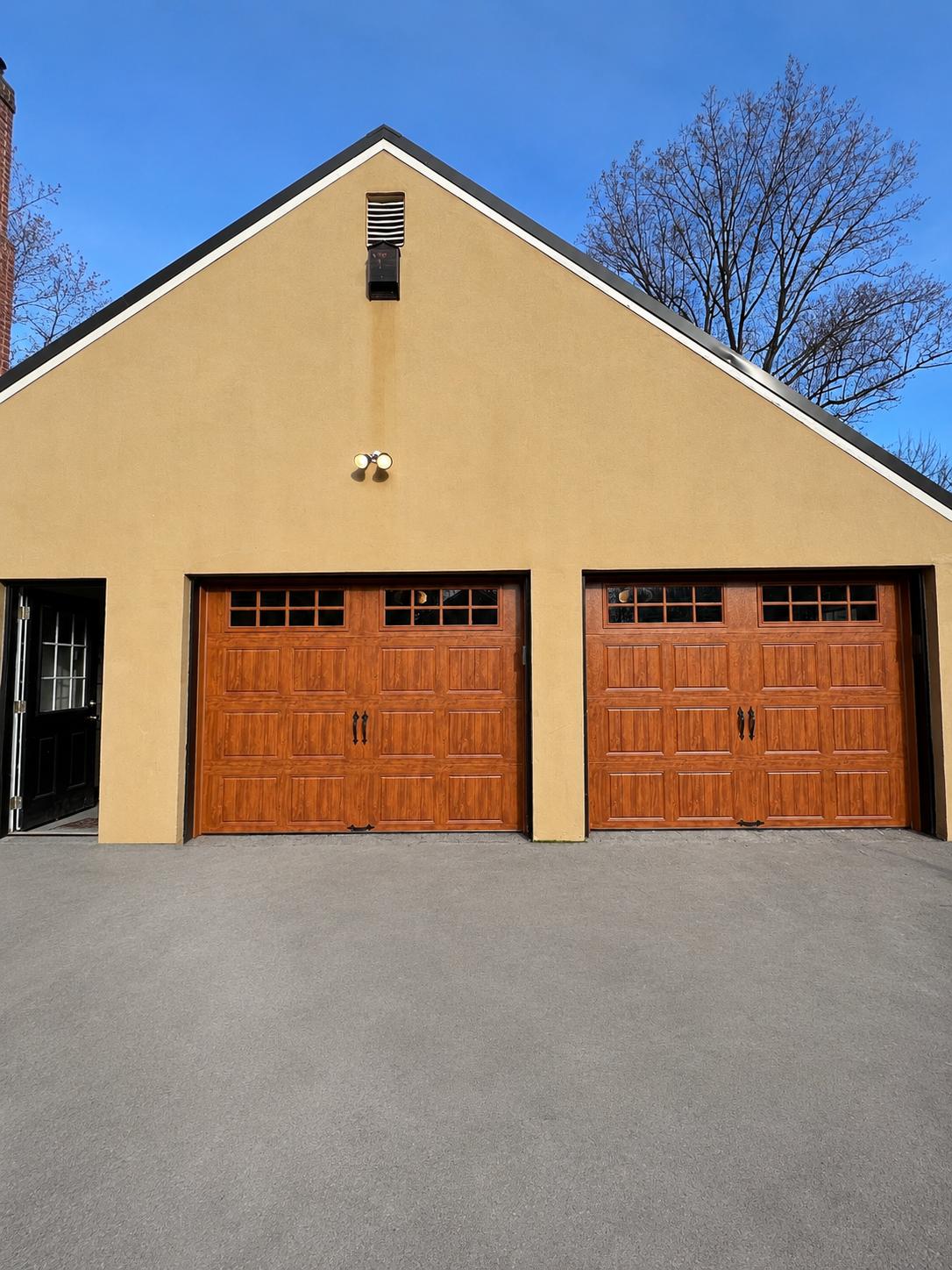 Garage door repair photo