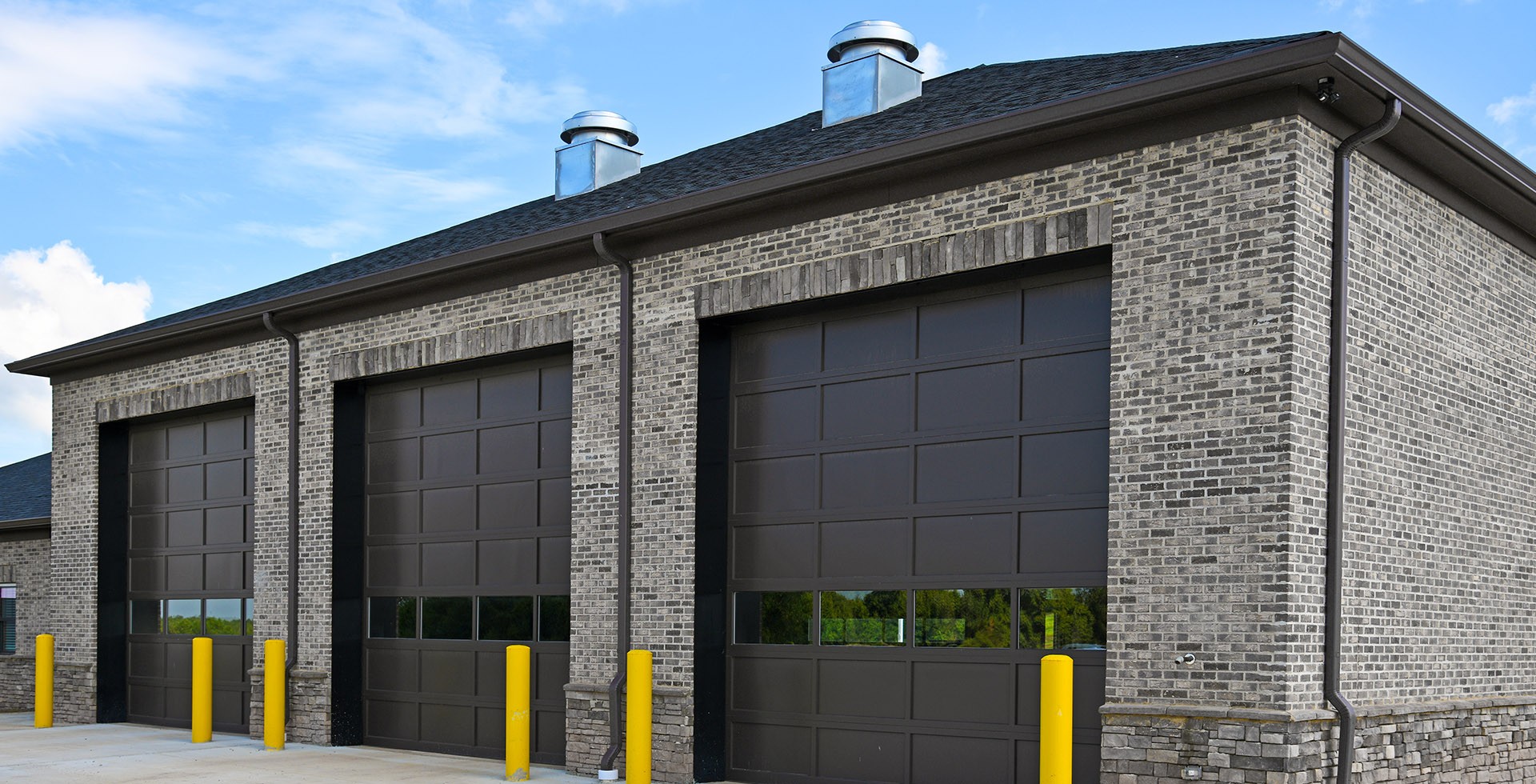 Garage door service article image