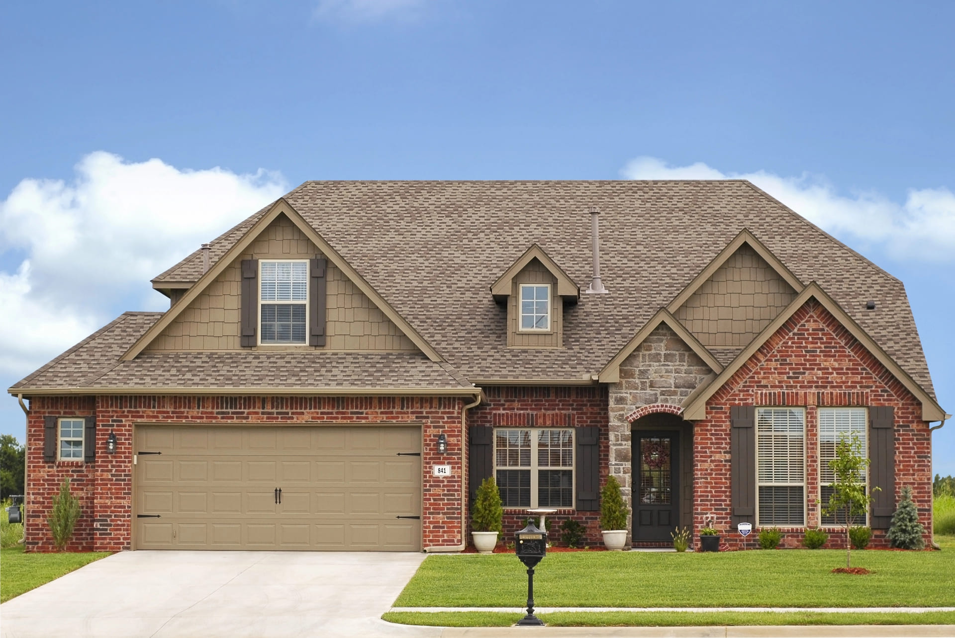 Garage door service article image